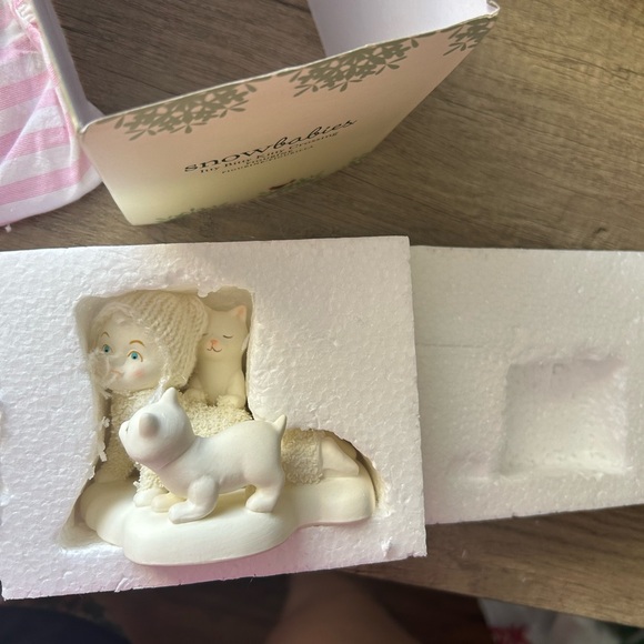 New opened box snow baby with cats - Picture 5 of 5